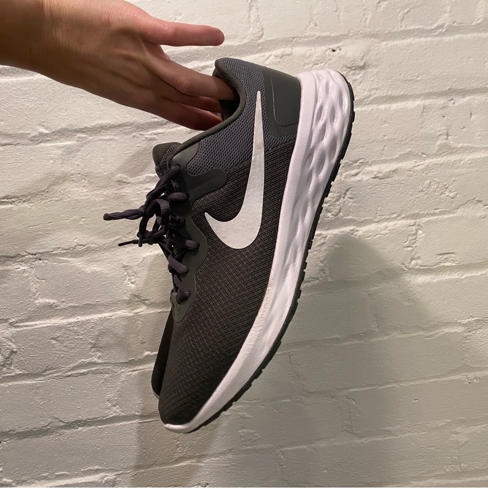 Nike Running Shoes Revolution 6 Next Nature Gray/White
Men's Size 9.5